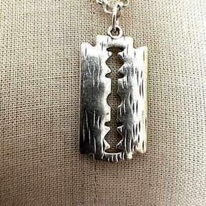 Razor Blade Pendant Necklace – Stainless Steel